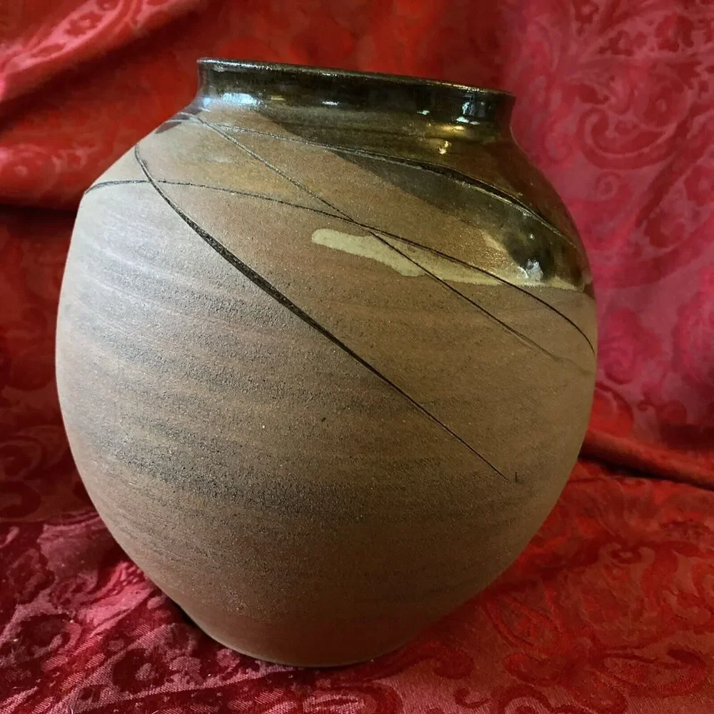 Hand Thrown Art potteryArt Pottery Vase - Picture 3 of 7